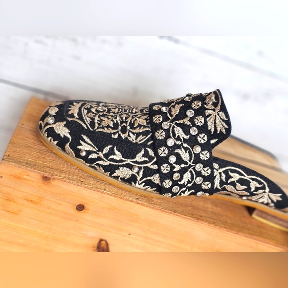 Montana West Black & Ivory Cream Embroidered Rhinestone Mules Flats Shoes - Picture 4 of 16